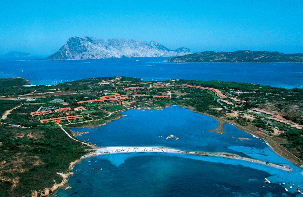 Villaggio Capo Coda Cavallo v Sardinie, Itálie