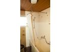 Ramsau am Dachstein_dům Hermann_apartmán typ 2_koupelna s vanou a WC